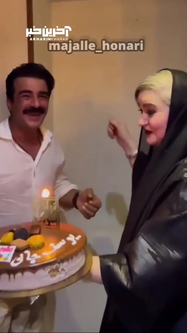 سوپرایز تولد ۴۵ سالگی یوسف تیموری توسط نعیمه نظام دوست و همکارانش