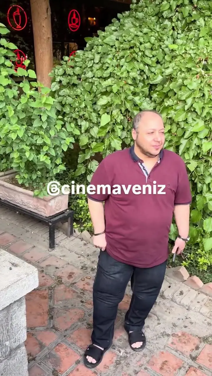 پاپاراتزی ایرانی؛ واکنش جالب مازیار لرستانی به دیدن یک گربه طلایی در حاشیه مراسم بزرگداشت گلاب آدینه