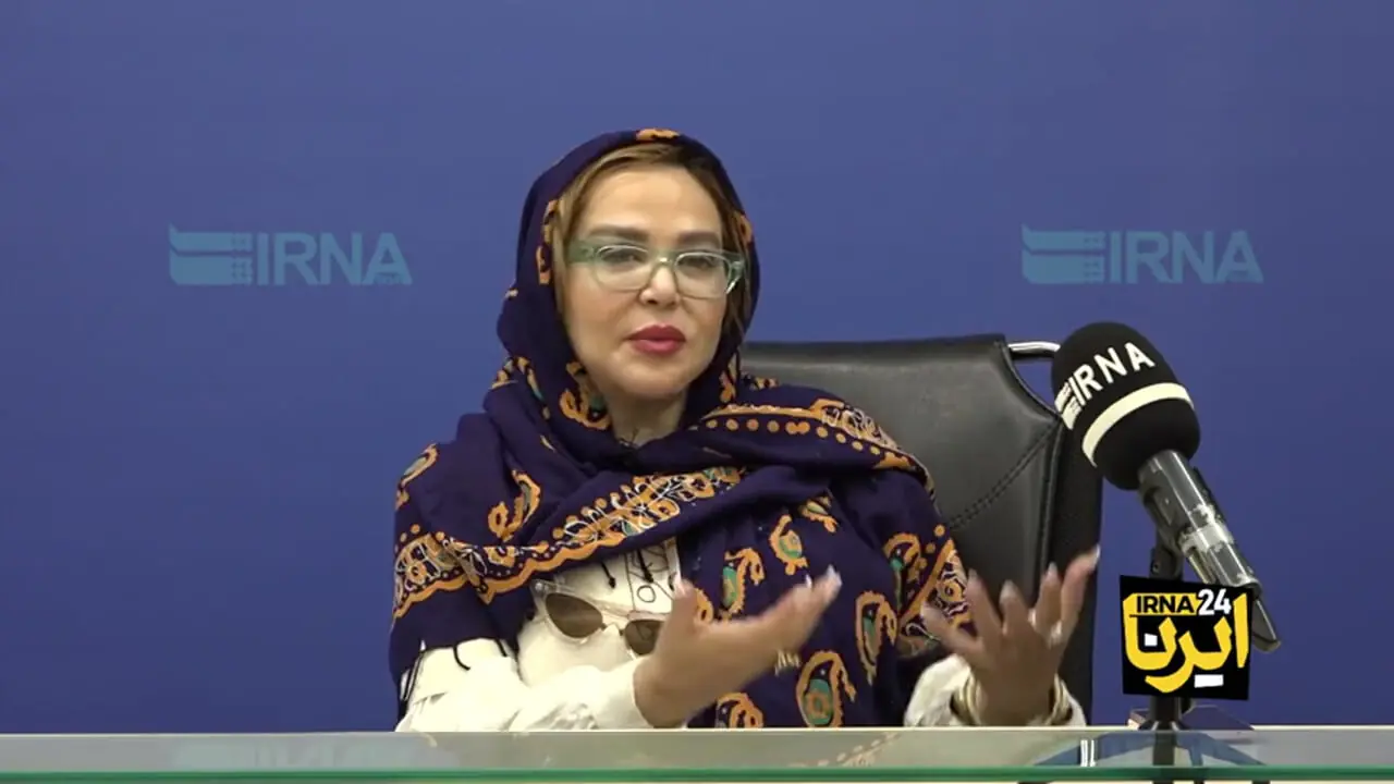 پاپاراتزی ایرانی؛ بهاره رهنما با عینکی عجیب از خودشیفتگی می‌گوید