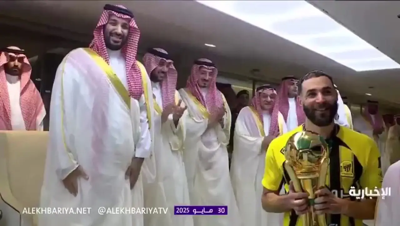 محمد بن سلمان جام خادم الحرمین را به بنزما تقدیم کرد ؟