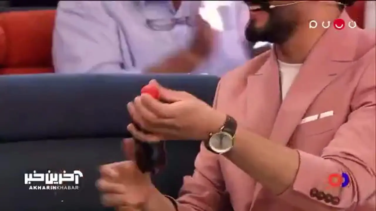 جناب خان از پشت به محسن کیایی خنجر زد