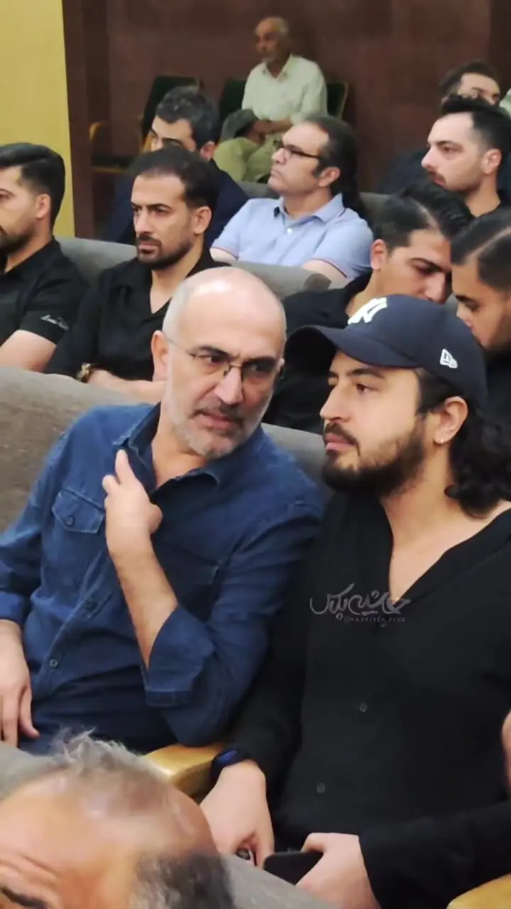 حضور بازیگر معروفِ سریال داریوش در ختم هادی جمشیدی‌فر