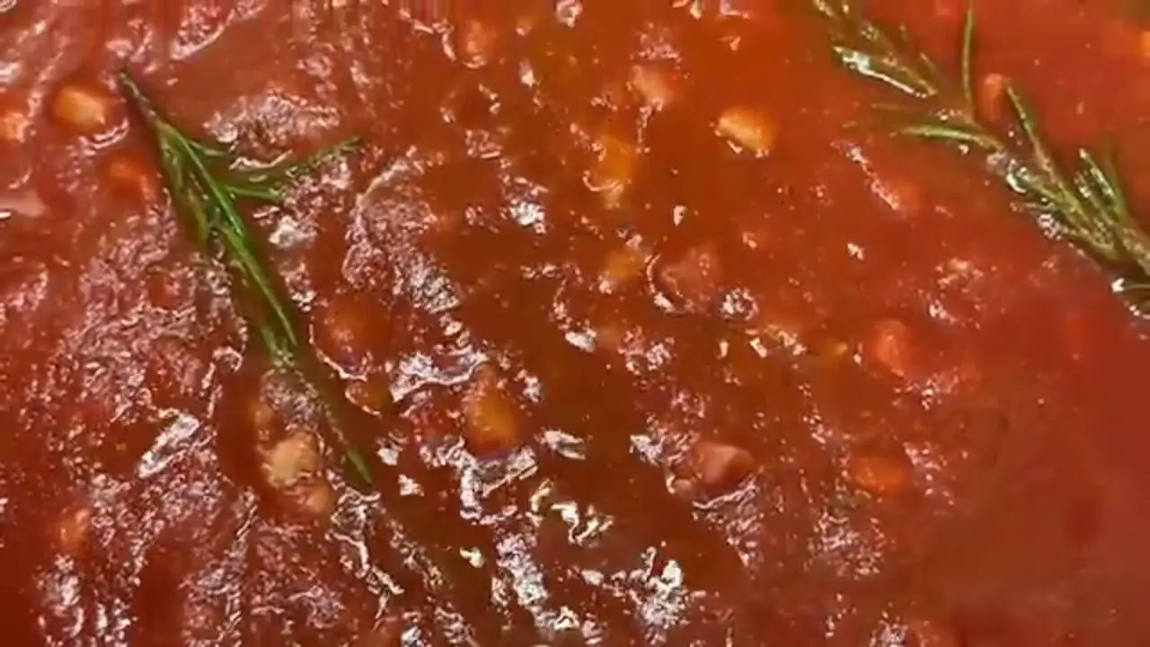 طرز تهیه یک پاستای خوشمزه با بادمجان توسط آشپز مشهور ایتالیایی