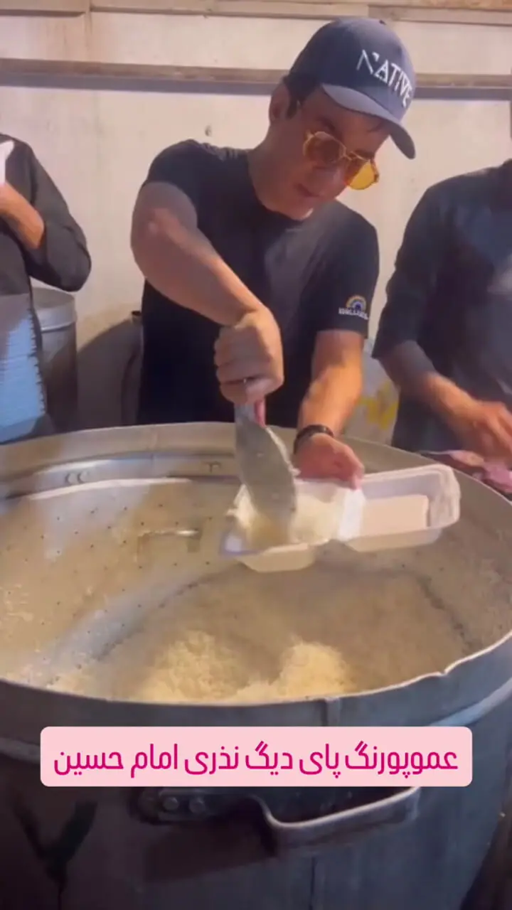 فیلم نذری دادن عمو پورنگ در عزاداری محرم