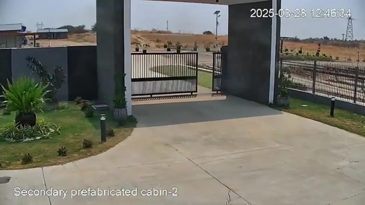 تَرَک خوردن و حرکت عجیب شکاف زمین هنگام زلزله