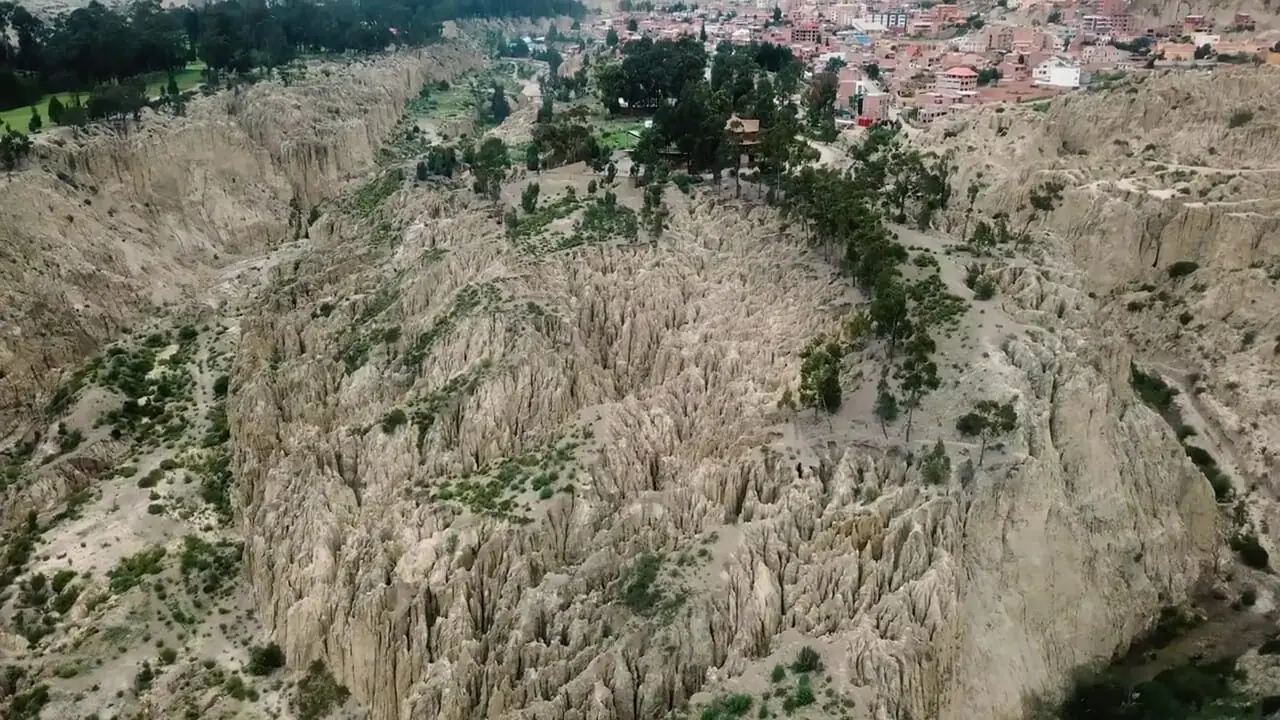سفر به سیاره ماه در دل زمین