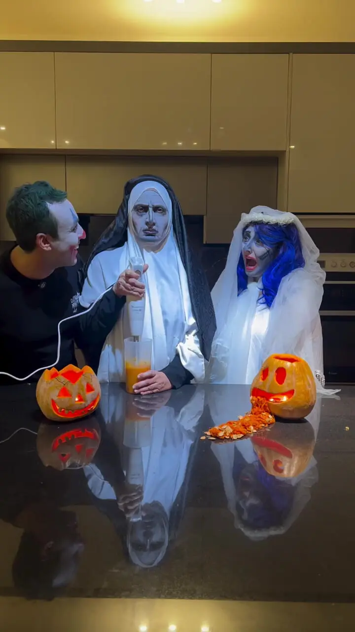 جشن هالووین در خانه فاطمه گودرزی؛ آموزش آشپزی!