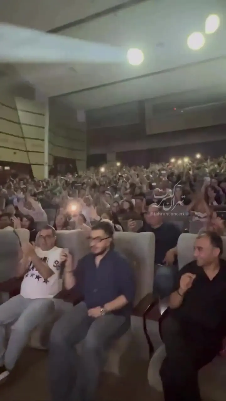 خوانندگی پدر آرون افشار در کنسرت پسرش